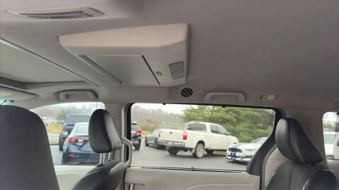 2012 Toyota Sienna SE 8-Passenger