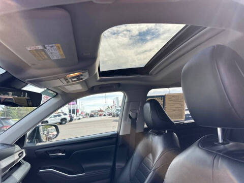 2022 Toyota Highlander Hybrid XLE