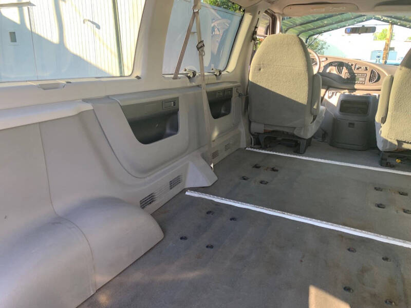 2005 Ford E-Series E-350 SD XLT