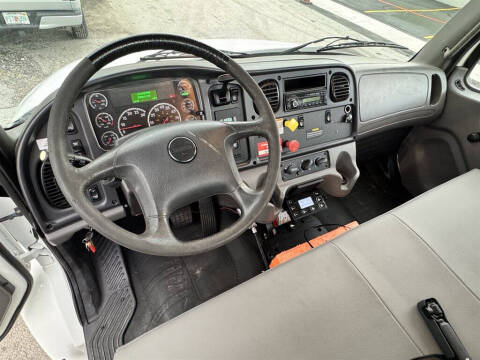 2017 Freightliner M2 106