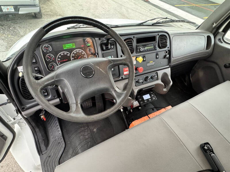 2017 Freightliner M2 106