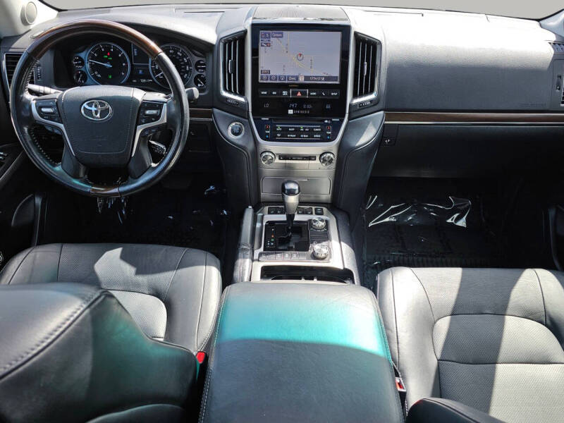 2017 Toyota Land Cruiser