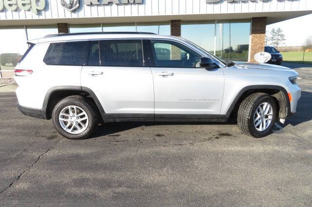 2024 Jeep Grand Cherokee L Laredo's photo