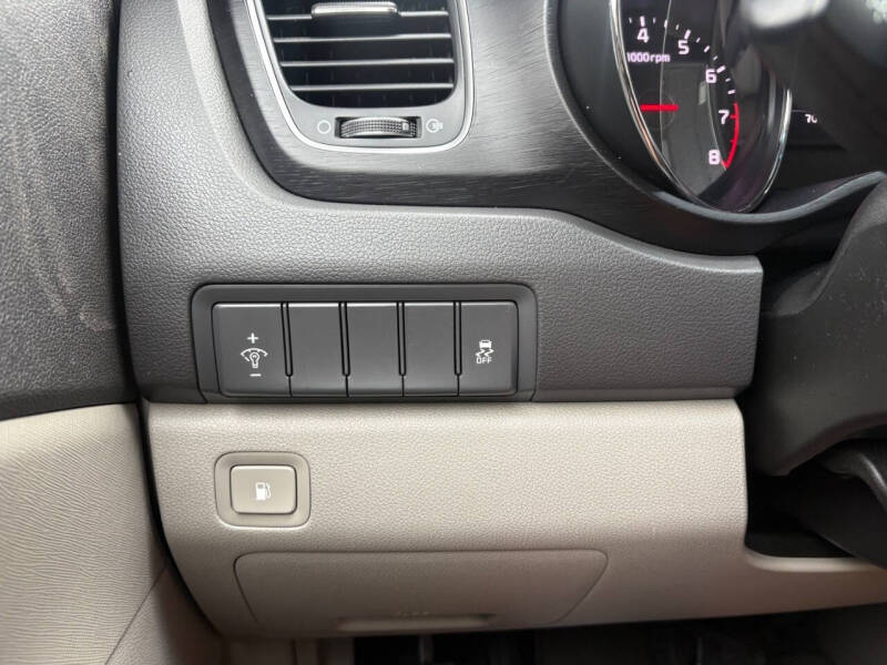 2017 Kia Sedona LX