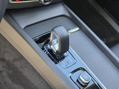 2025 Volvo XC60 B5 Core Dark Theme