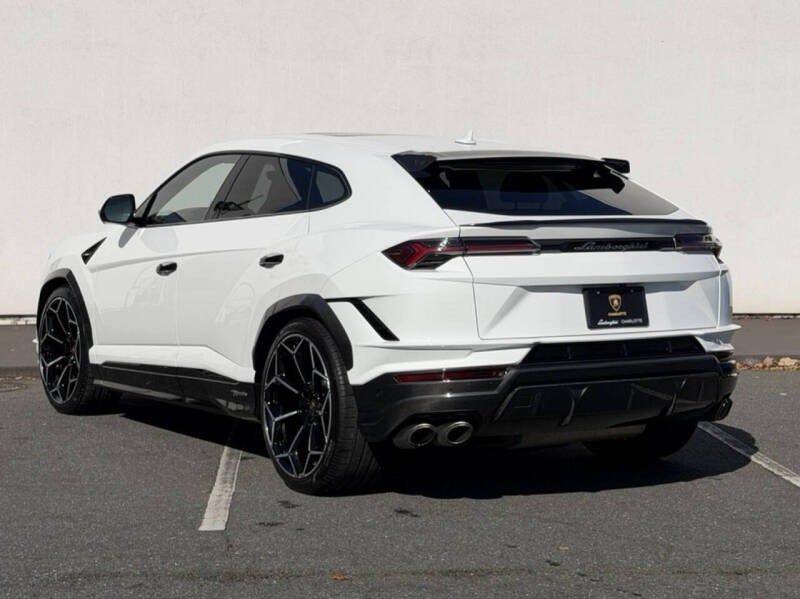 2023 Lamborghini Urus Performante