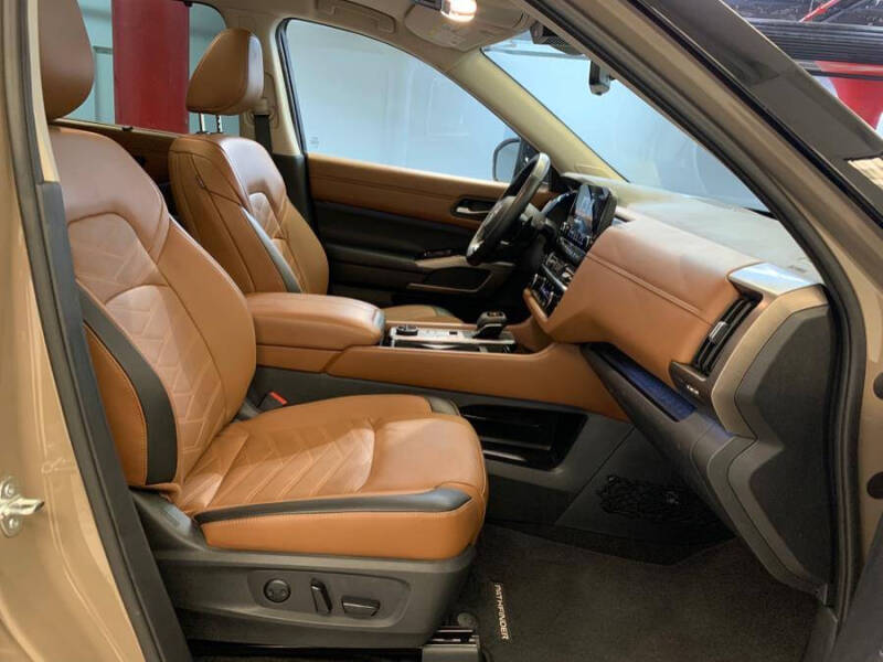 2023 Nissan Pathfinder Platinum