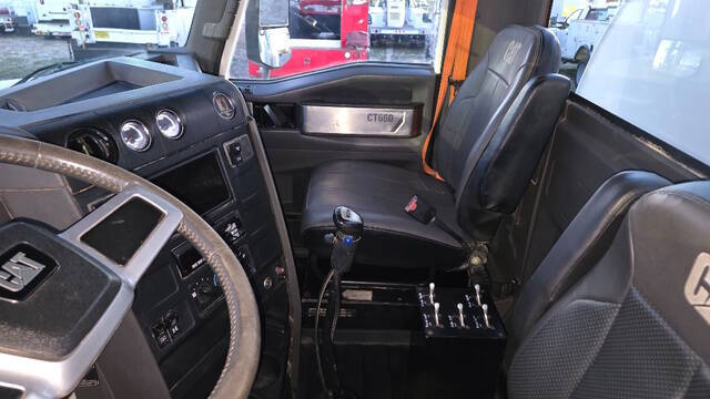 2015 Caterpillar CT660S