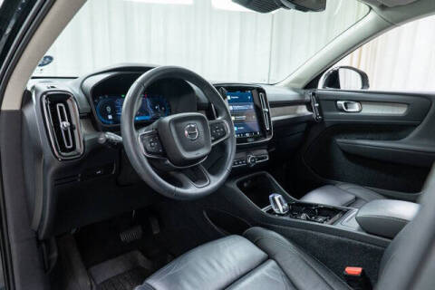 2023 Volvo XC40 B5 Plus Bright Theme