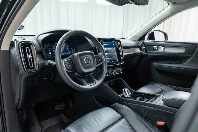 2023 Volvo XC40 B5 Plus Bright Theme