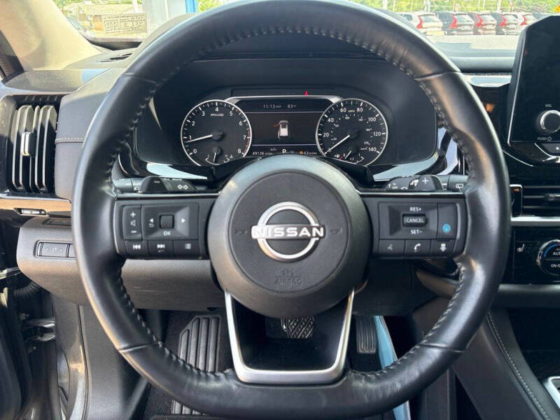 2022 Nissan Pathfinder SV