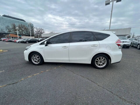 2017 Toyota Prius v