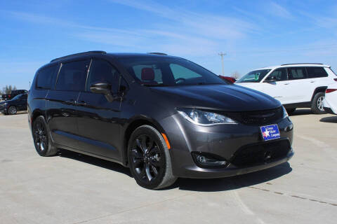 2020 Chrysler Pacifica Limited Red S