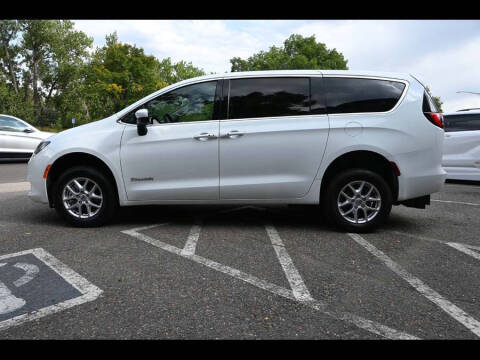 2023 Chrysler Voyager LX