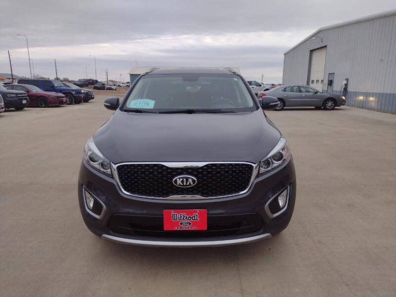 Used 2016 Kia Sorento EX with VIN 5XYPHDA52GG001955 for sale in Chamberlain, SD