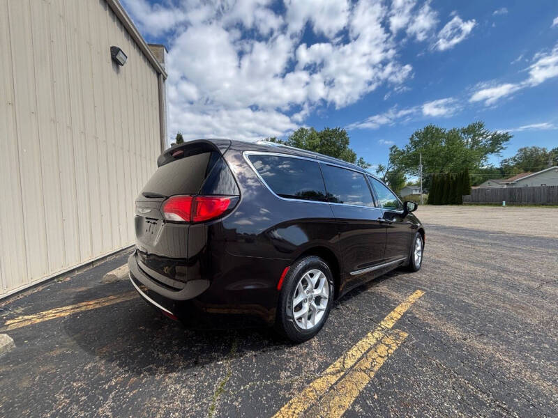 2017 Chrysler Pacifica Touring-L Plus