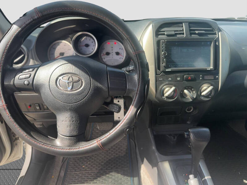 2005 Toyota RAV4 Base photo 16