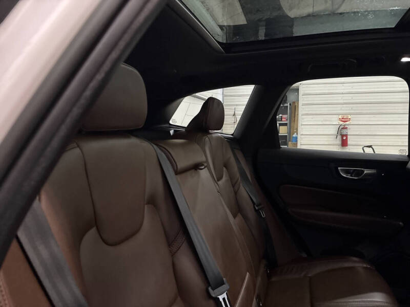 2022 Volvo XC60 B5 Inscription