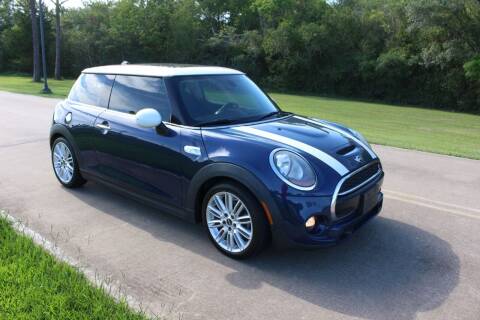 2014 MINI Hardtop for sale at Clear Lake Auto World in League City TX