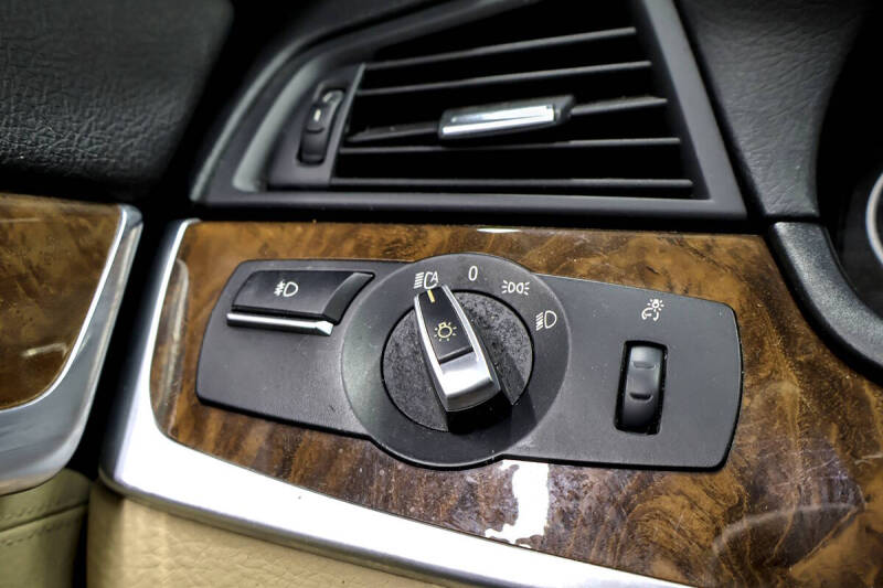 2011 BMW 5 Series 528i