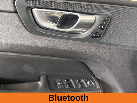 2024 Volvo XC60 B5 Core Dark Theme