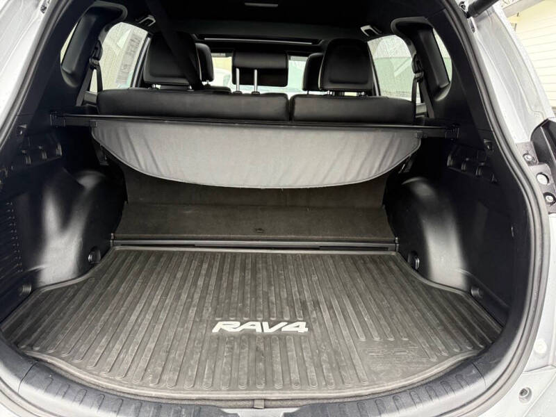2017 Toyota RAV4 Hybrid SE