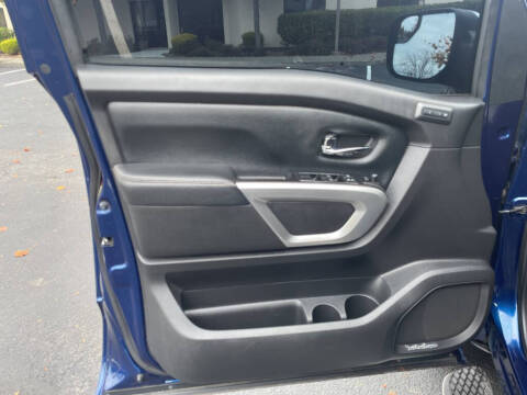 2017 Nissan Titan SL