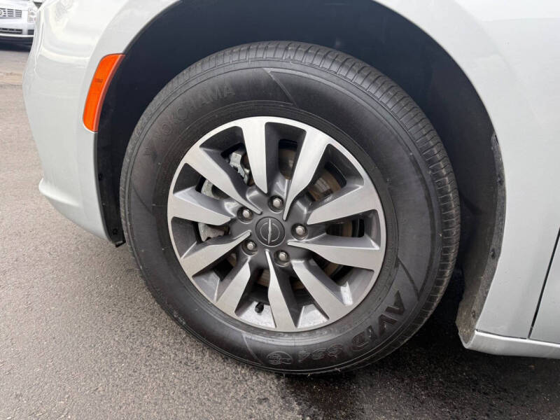 2024 Chrysler Pacifica Plug-In Hybrid Select