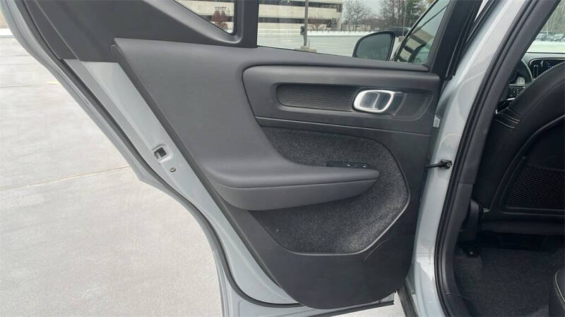 2025 Volvo XC40 B5 Plus Dark Theme