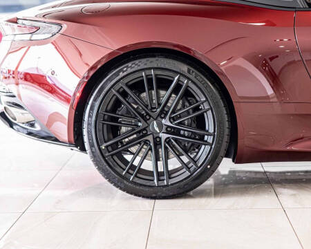 2025 Aston Martin DB12 V8