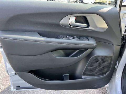 2026 Chrysler Voyager LX