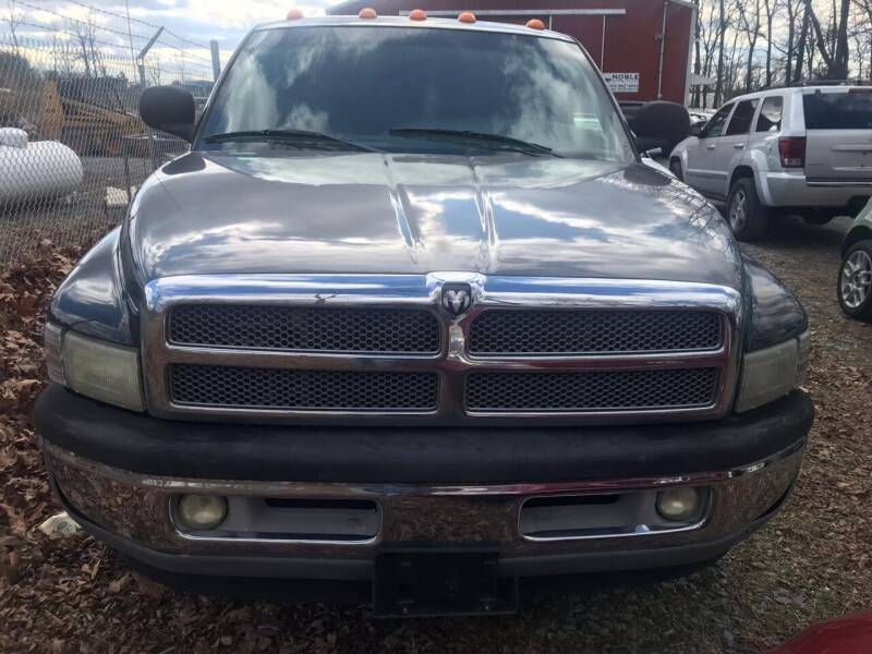 2002 Dodge Ram Pickup 2500 for sale at Noble PreOwned Auto Sales in Martinsburg WV