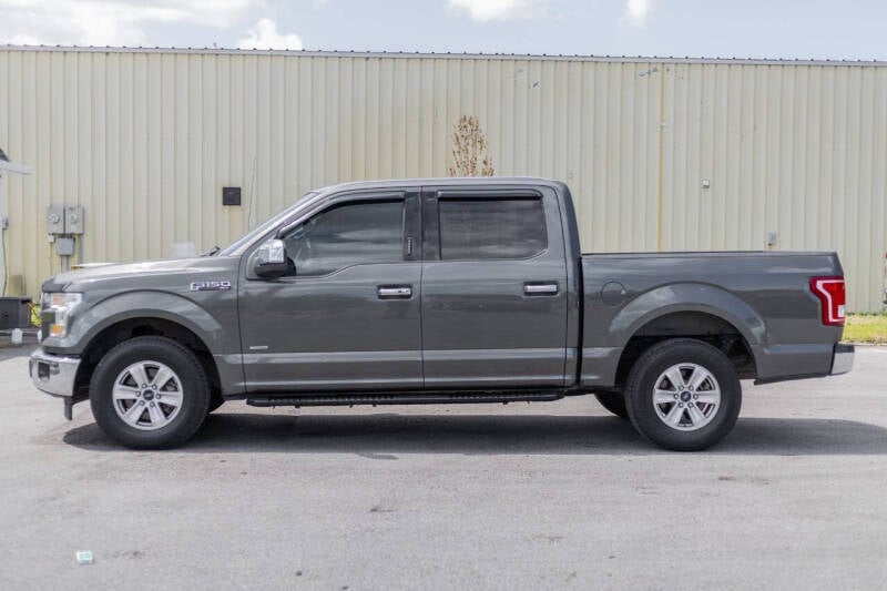 2017 Ford F-150 XLT photo 4