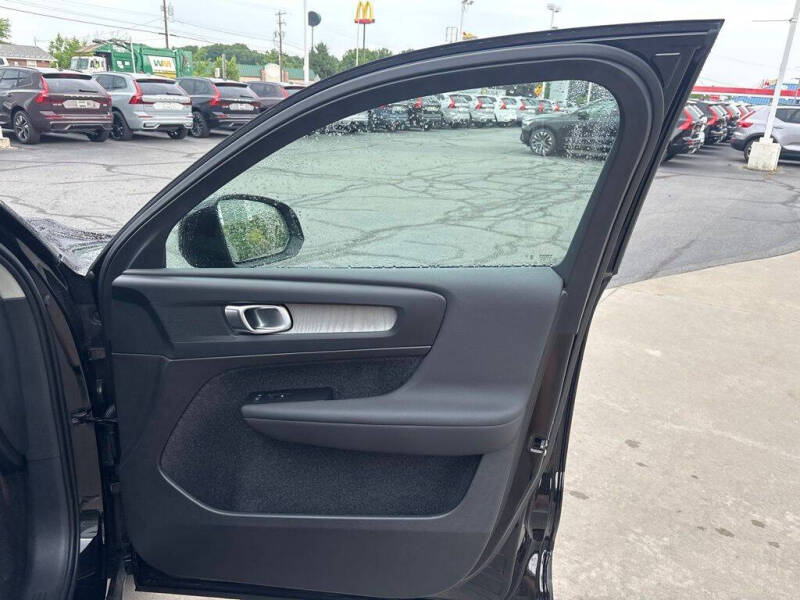 2026 Volvo XC40 B5 Plus