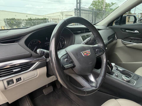 2020 Cadillac XT4 Luxury