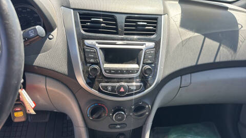 2013 Hyundai Accent SE