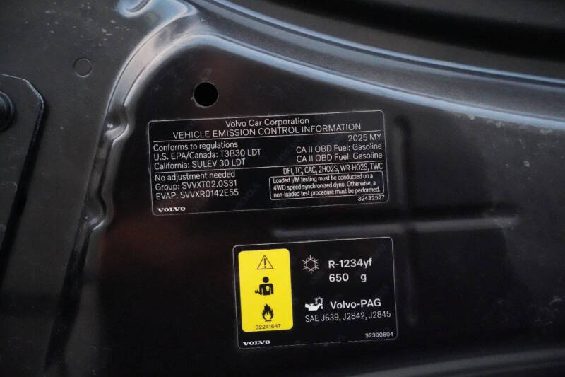 2025 Volvo XC60 B5 Plus Dark Theme