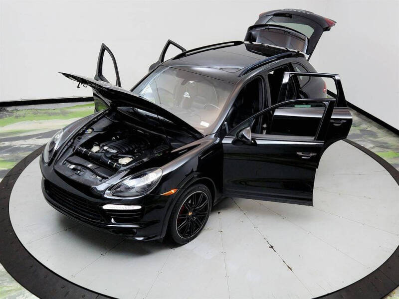 2013 Porsche Cayenne GTS