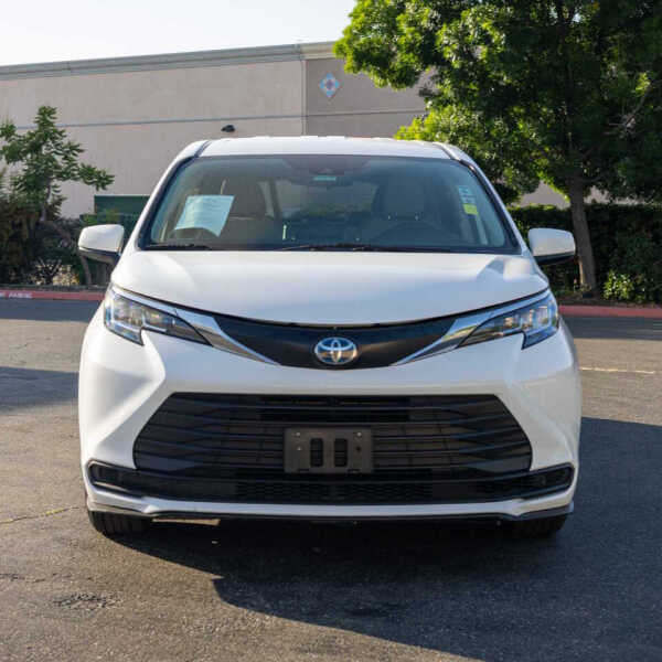 2021 Toyota Sienna LE 8-Passenger