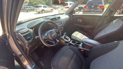 2017 Kia Soul +