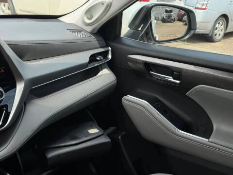 2022 Toyota Highlander Platinum