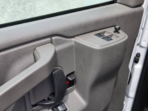 2025 Chevrolet Express LT 3500