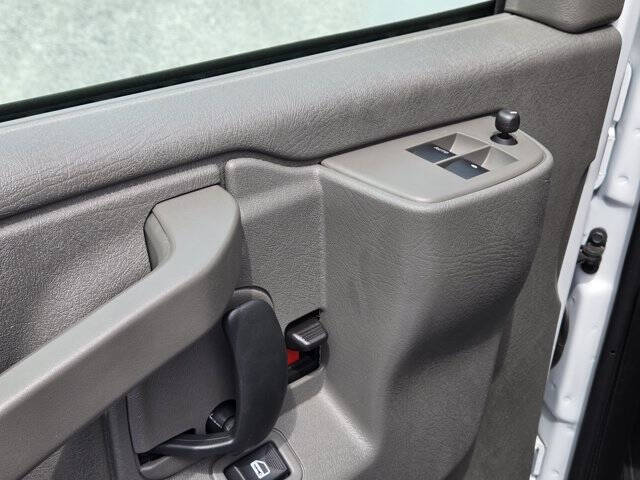 2025 Chevrolet Express LT 3500