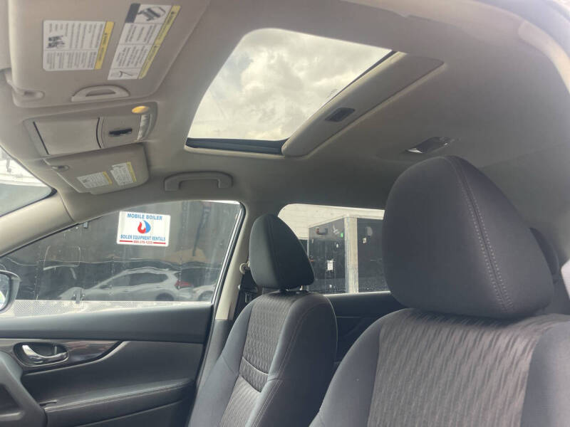 2017 Nissan Rogue SV