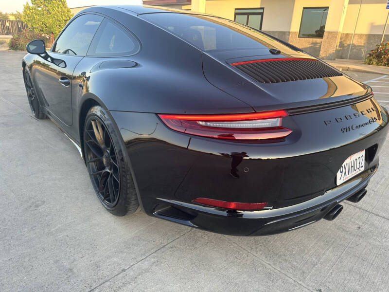 2017 Porsche 911 Carrera GTS