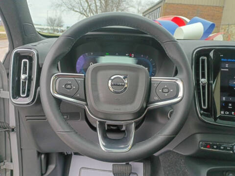 2025 Volvo XC40 B5 Plus Dark Theme