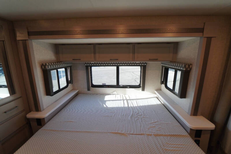 2023 Thor Motor Coach Quantum