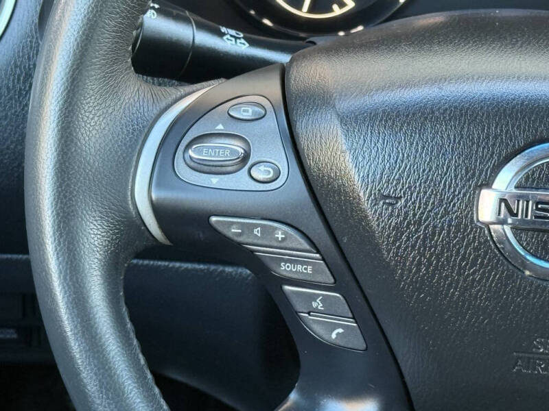 2017 Nissan Pathfinder SV