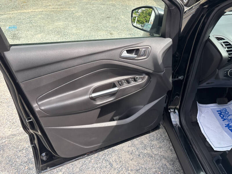 2017 Ford Escape SE - Photo 9