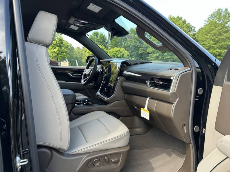 2025 GMC Yukon Elevation